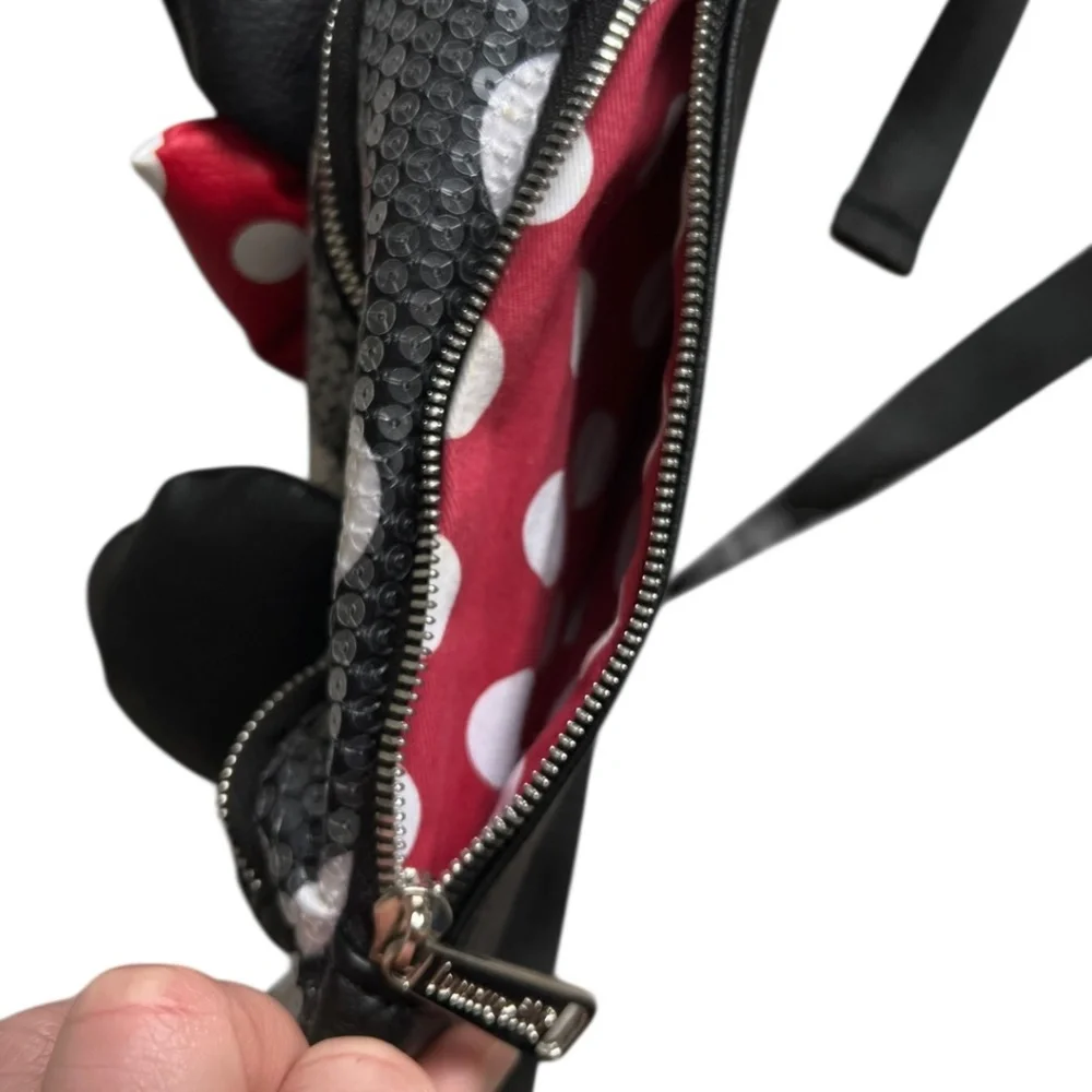 Loungefly Minnie Mouse Sequenced - Fanny Bag EUC - Picture 5 of 8